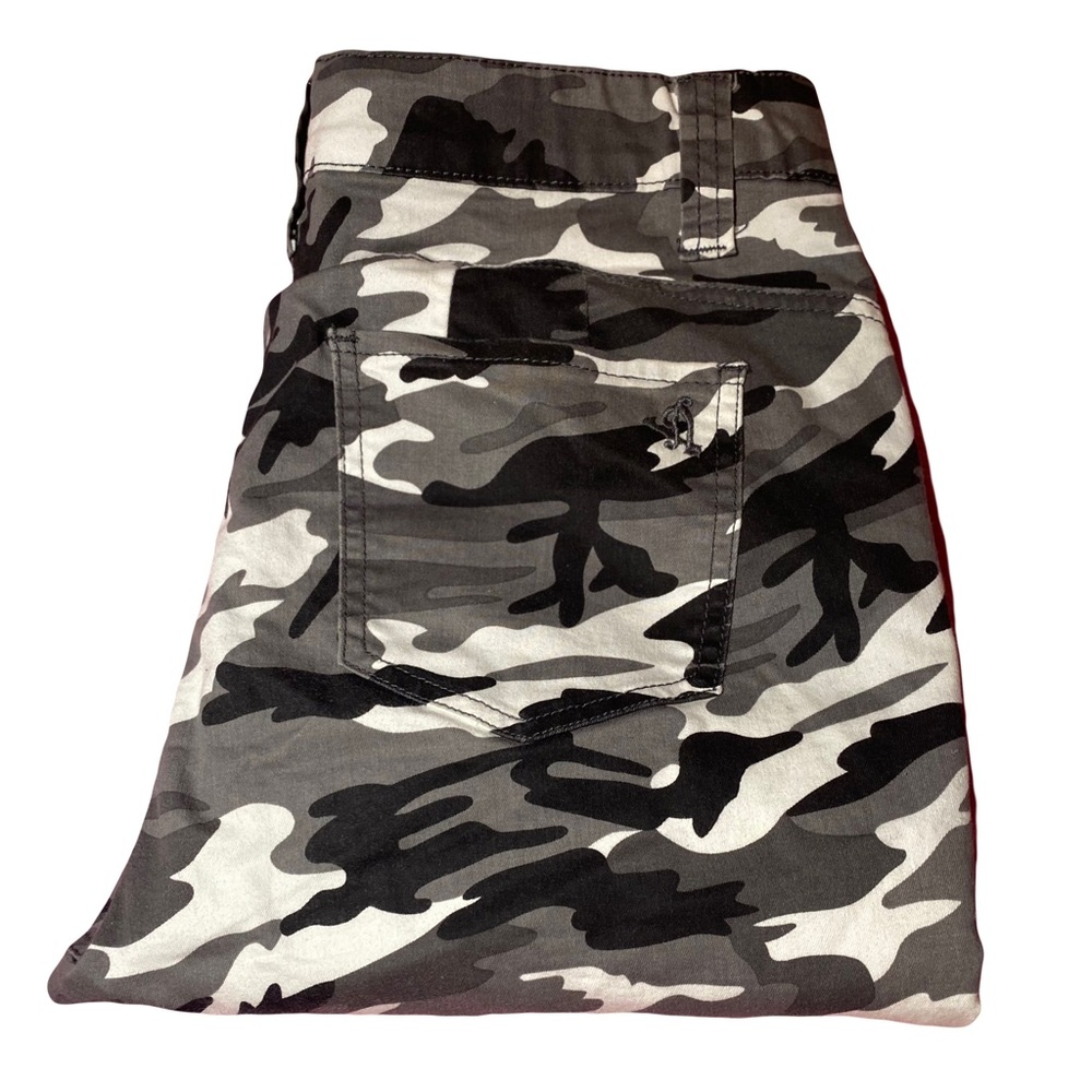 Grey Tone Camo Cargo Pants w/ Matching Belt